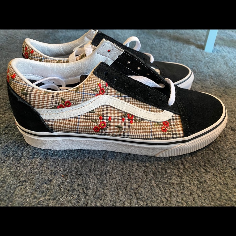 Old Skool Floral Embroidered Vans